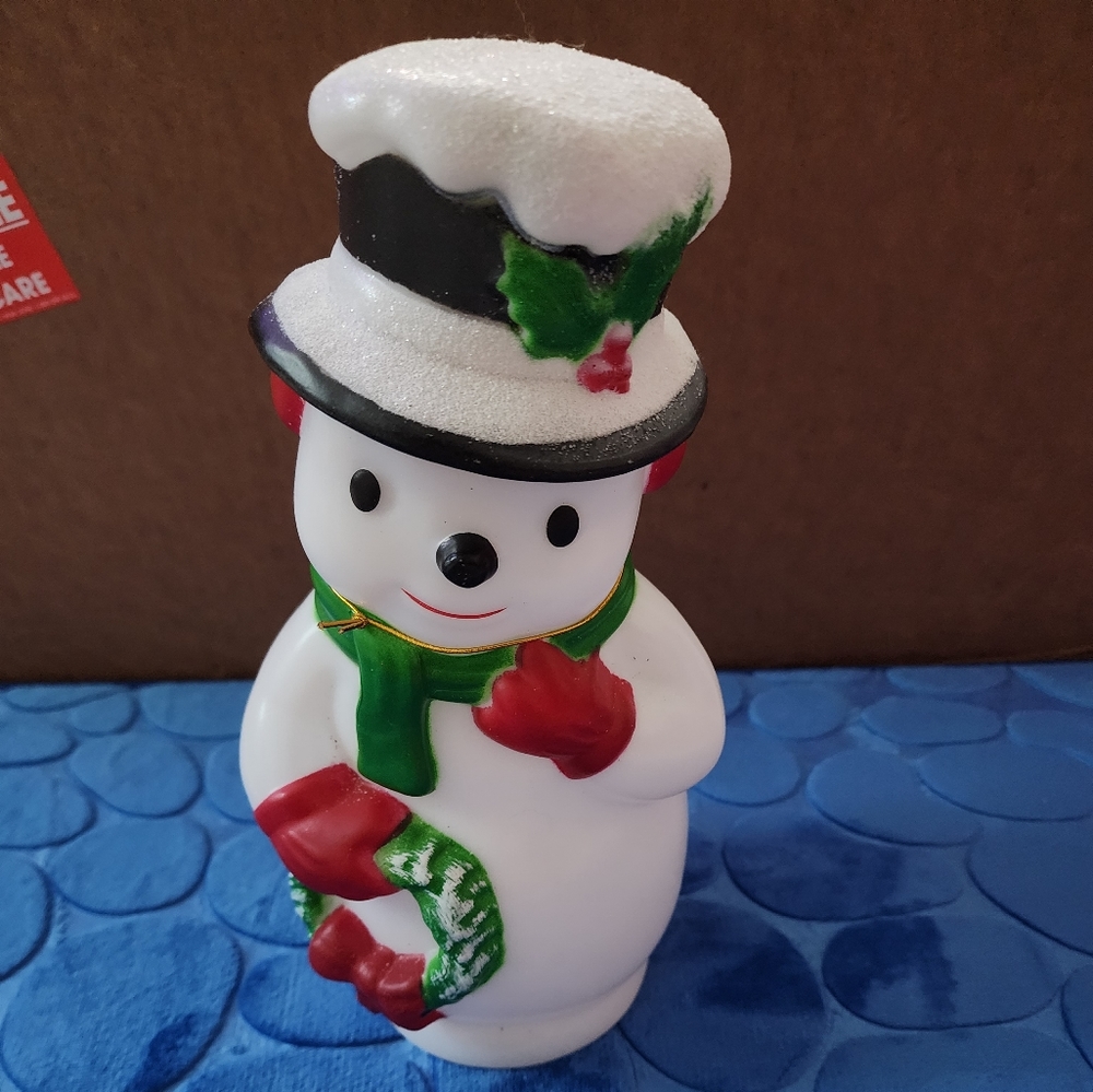 Small blow mold snowman